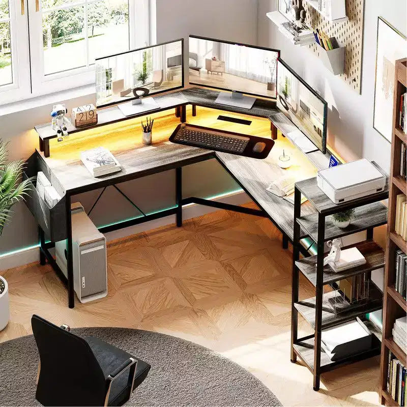 Bureau de jeu en L noir avec LED, prise de courant et 5 étagères pour 1 personne