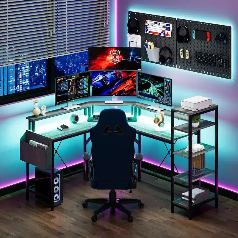 Bureau de jeu en L noir avec LED, prise de courant et 5 étagères pour 1 personne