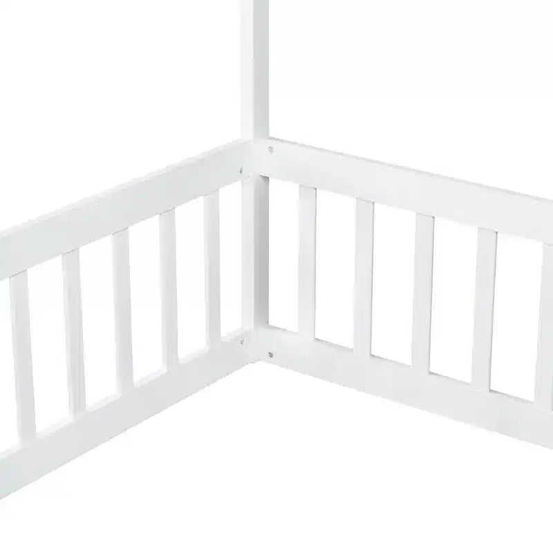 Lit cabane double en bois d'hévéa naturel/blanc avec clôture pour 1 personne